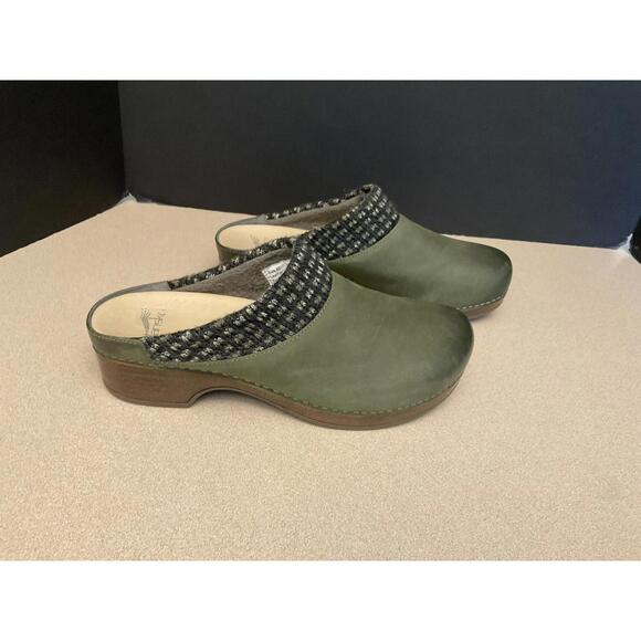 Womens DANSKO Bev Burnished Nubuck Lichen Green Knit Trim Clogs. Size 40- 9.5-10 - Picture 1 of 9